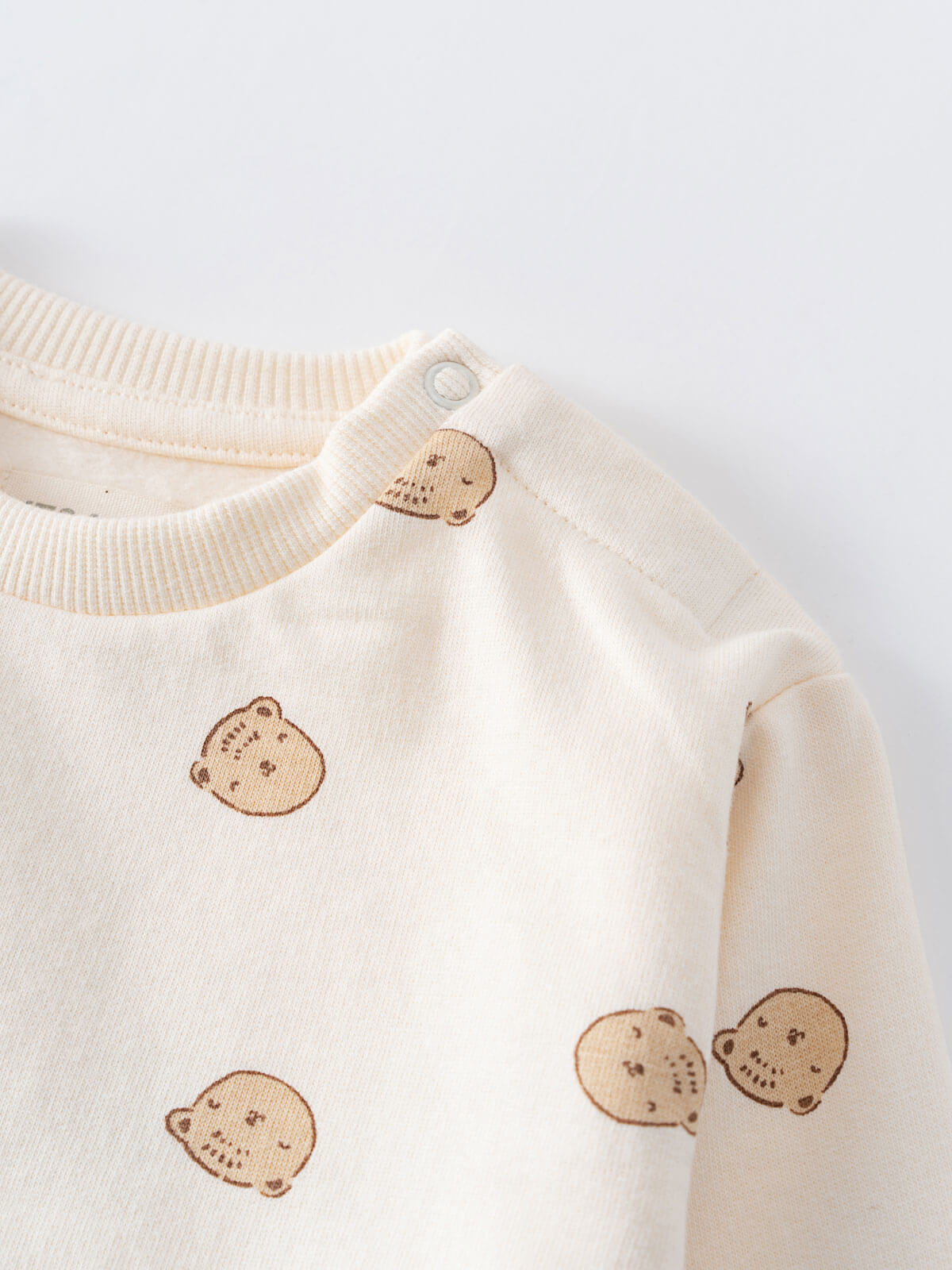 Close-up of cream sweatshirt with brown bear print and shoulder button Baby Printed Sweatshirt - Cosy Bear Ecru Baby boy