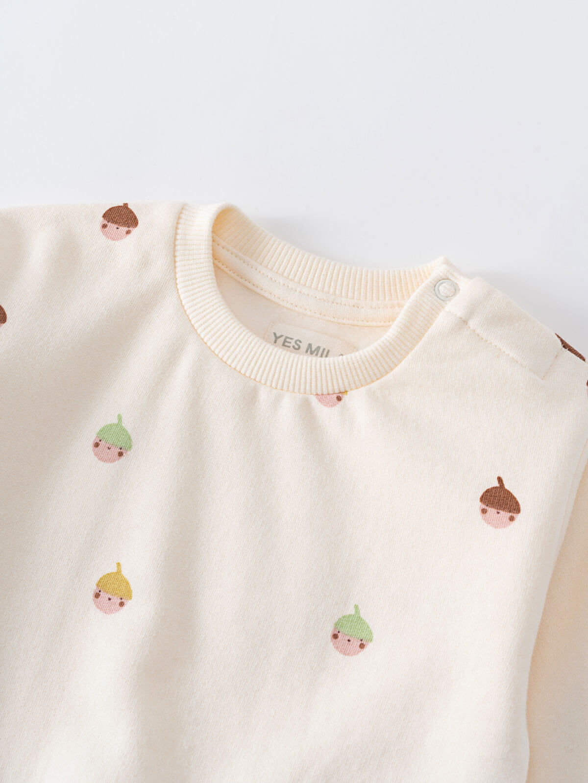 Close-up of cream sweatshirt with colorful acorn print pattern Baby Printed Sweatshirt - Little Acorn Ecru Baby girl